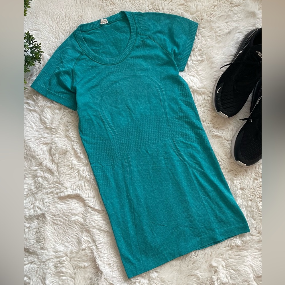 lululemon athletica Turquoise Short Sleeve Tee